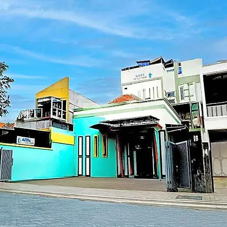 RedDoorz Syariah near Taman Bungkul-2