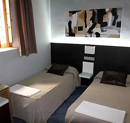 Hostal Plaza Ruiz-3