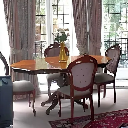 Kensingtoncourt Aparthotel-3