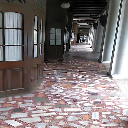 Hotel Walnut Grove-3