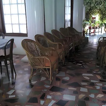 Hotel Walnut Grove-2