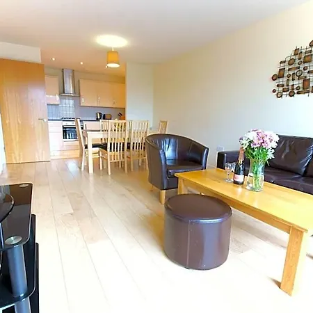 Lodge Drive Serviced Apartments-3