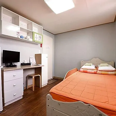 24 Guesthouse Sinchon-3