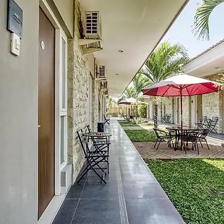 Sunshine Family Homestay Near Terminal 1 Juanda Airport-3