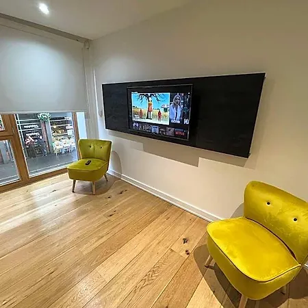 Premier Inn Manchester Salford Quays-3