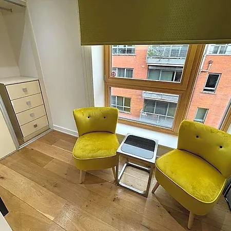 Premier Inn Manchester Salford Quays-2
