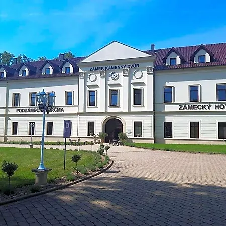 Zamek Kamenny Dvur-3