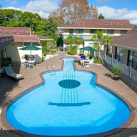 Dukes Midway Lodge-2