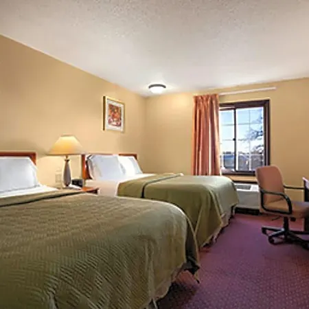 Travelodge Inn & Suites By Wyndham Muscatine-2
