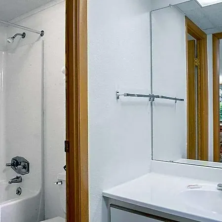 Knights Inn Pittston-2