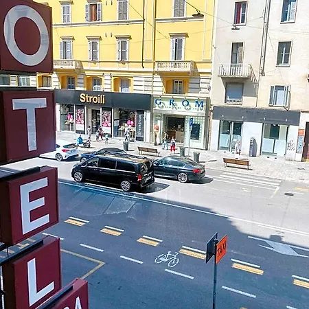 Hotel Aurora-2