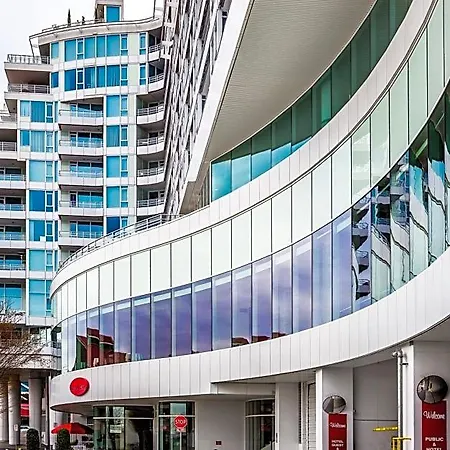 Pinnacle Hotel At The Pier-3