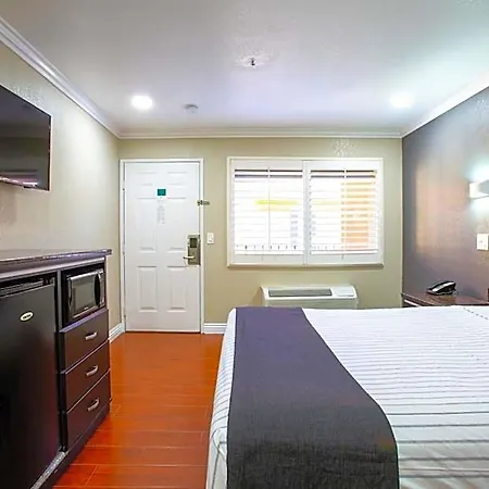 Super 8 By Wyndham Inglewood/Lax/La Airport-3