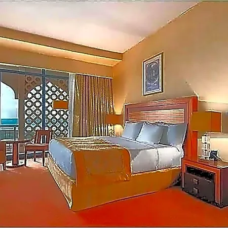 Hilton Alger-3
