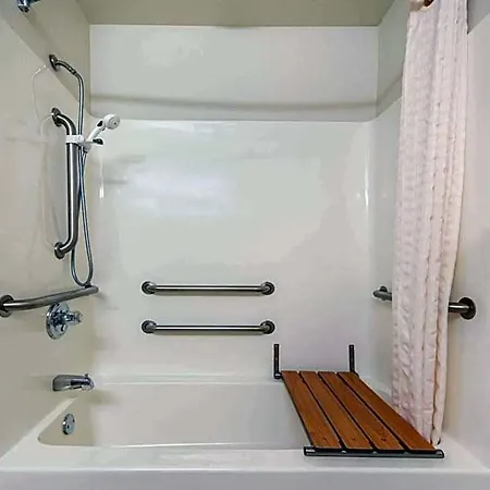 Microtel Inn & Suites By Wyndham Altus-3