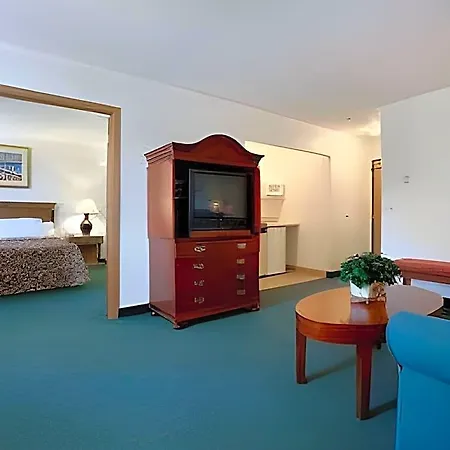Travelodge By Wyndham Waukegan Gurnee-3