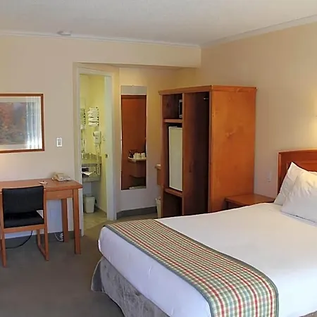 Travelodge By Wyndham Kamloops-3