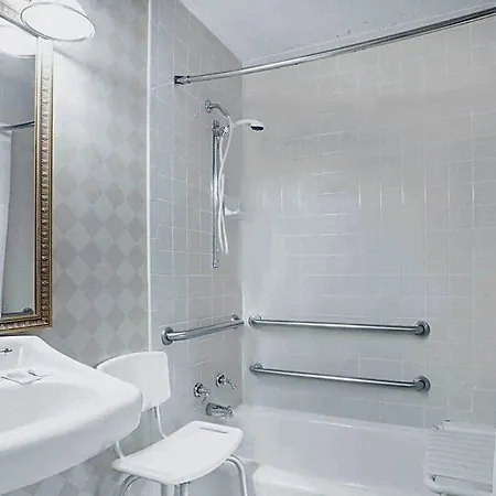 Baymont By Wyndham Paris-3