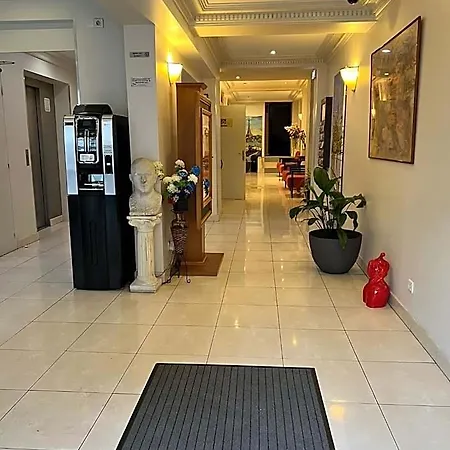 121 Paris Hotel-3