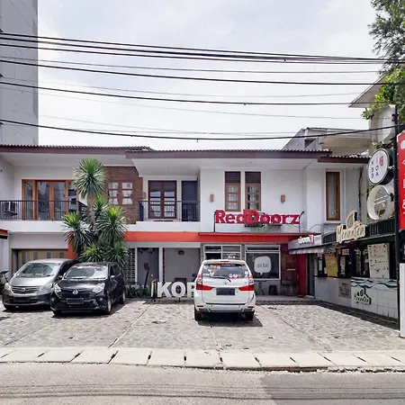 Reddoorz Plus Near Cilandak Town Square 2-3
