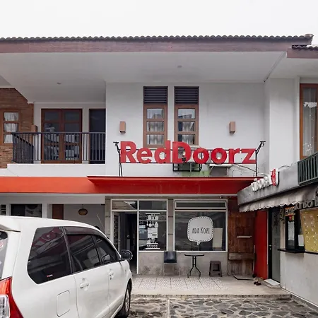 Reddoorz Plus Near Cilandak Town Square 2-2
