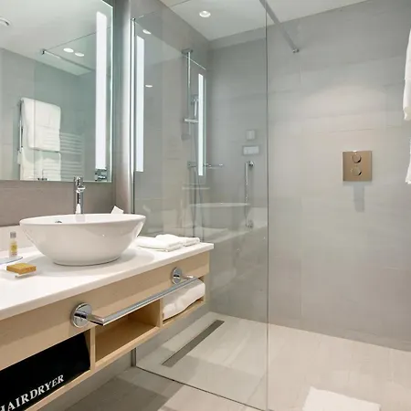 Hilton Garden Inn Budapest City Centre-3