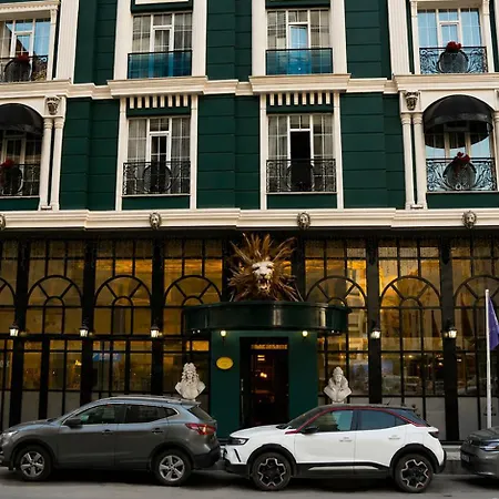 Elite World Nest Van-2