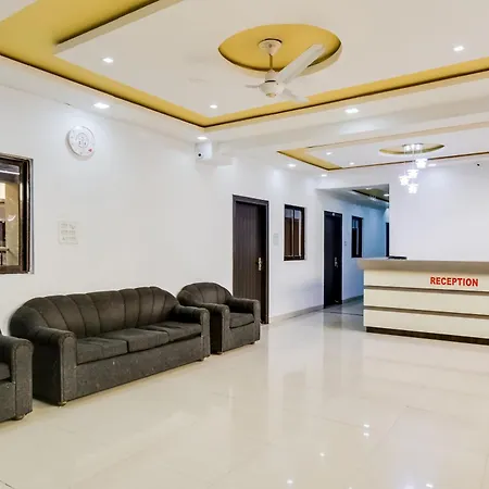 Oyo Hotel Amber Palace-3