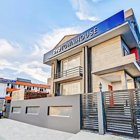 Townhouse Knowledge Park ||| Near Sharda University-2