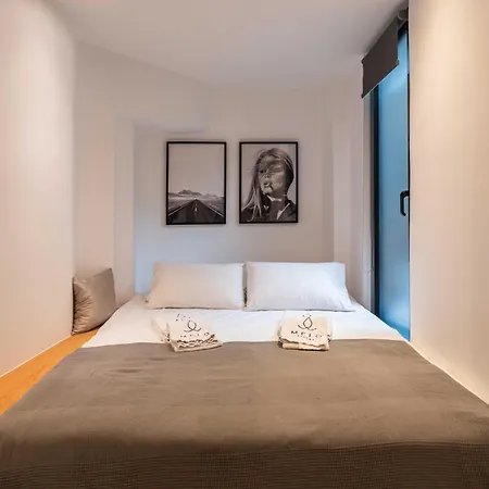 Melo Athens-3