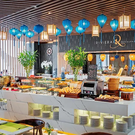 Le Sands Oceanfront Danang Hotel-3