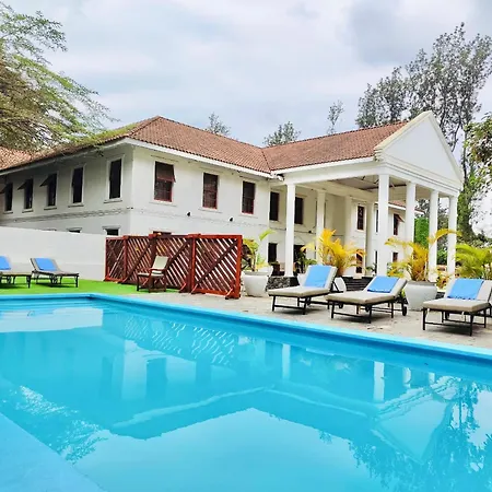 Amani Safari Lodge And Restaurant-2