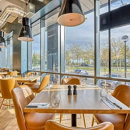 Premier Inn Milton Keynes Central - Avebury Boulevard-3