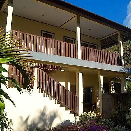 Star East Guest House Amed-2