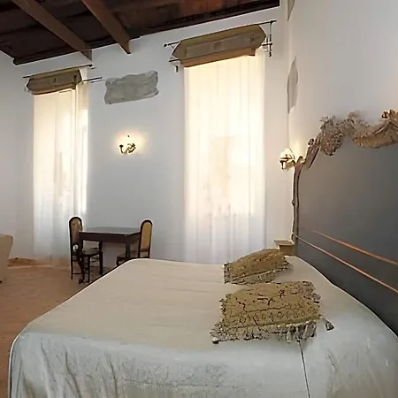 Navona Governo Vecchio Guest House-2