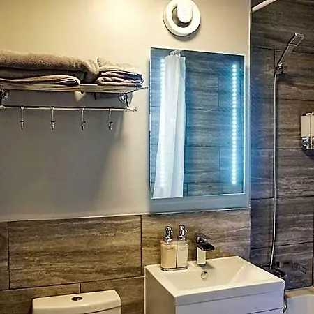 North London Apartment - Edmonton-2