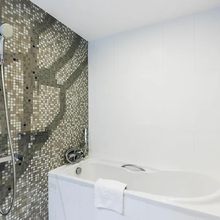 Maitria Hotel Sukhumvit 18 Bangkok - A Chatrium Collection-3