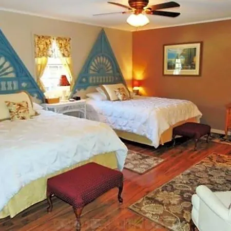 Maple Leaf Cottage Inn-2
