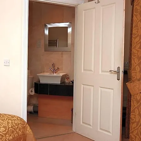 Churchills Inn & Rooms-3