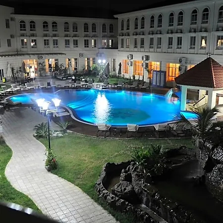 Ritz Victoria Garden-3