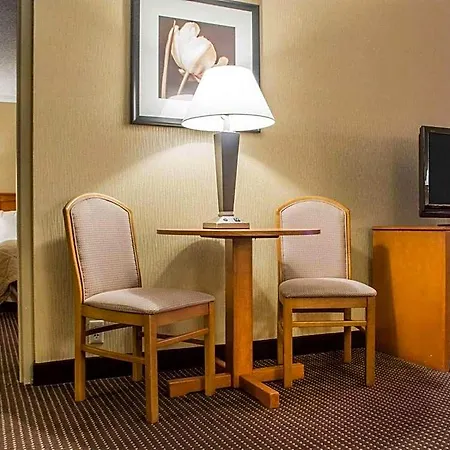 Clarion Hotel & Suites Riverfront-2