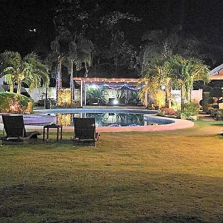 Alona De Tropicana-3