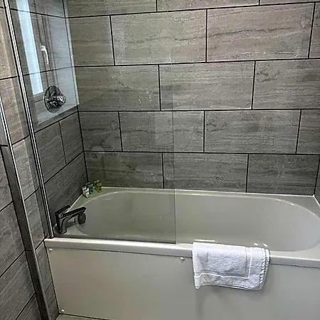 Merrick Lodge Hotel-3