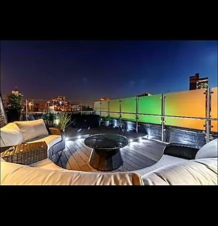 Swan Street Townhouse Hot Tub & Roof Terrace-3