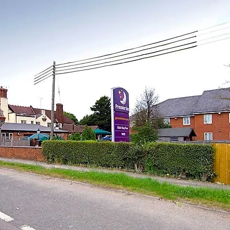 Premier Inn Swindon North-3