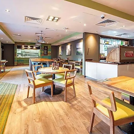 Premier Inn Northampton Town Centre-2