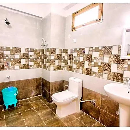 Goroomgo J J Regency Manali-2