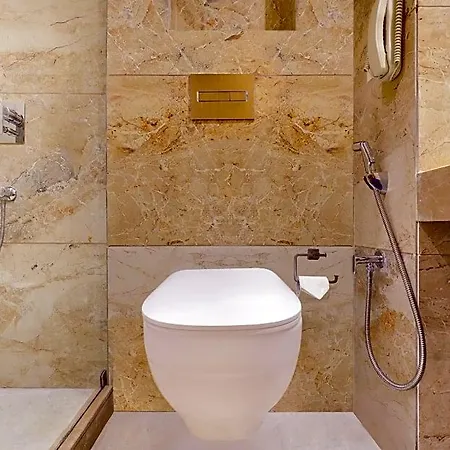 Lemon Tree Hotel Agra-2