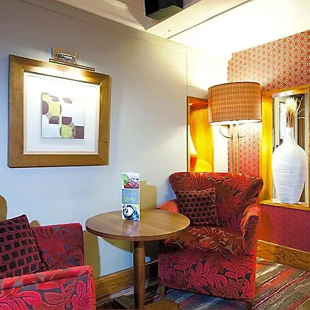 Premier Inn Glasgow Airport-2