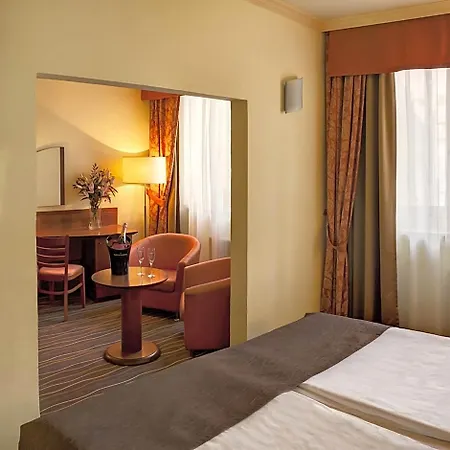 Family Hotel Bila Labut-3
